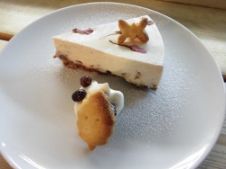 小豆と桜のレアチーズケーキ
