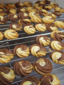 1月2日(金)のメニュー(福袋とキャロットケーキあります)。